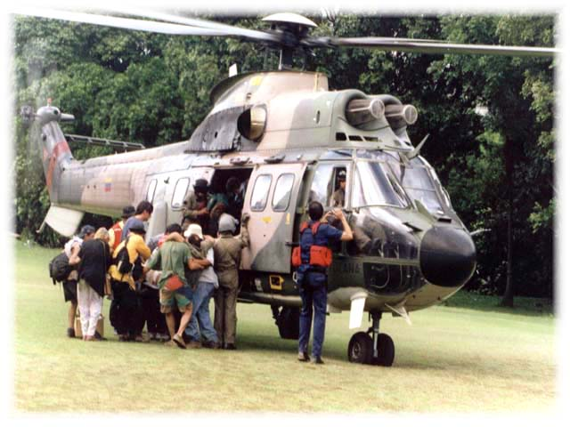 Photo 2 – Evacuation par hélicoptère militaire, champ de Golf à Caraballeda