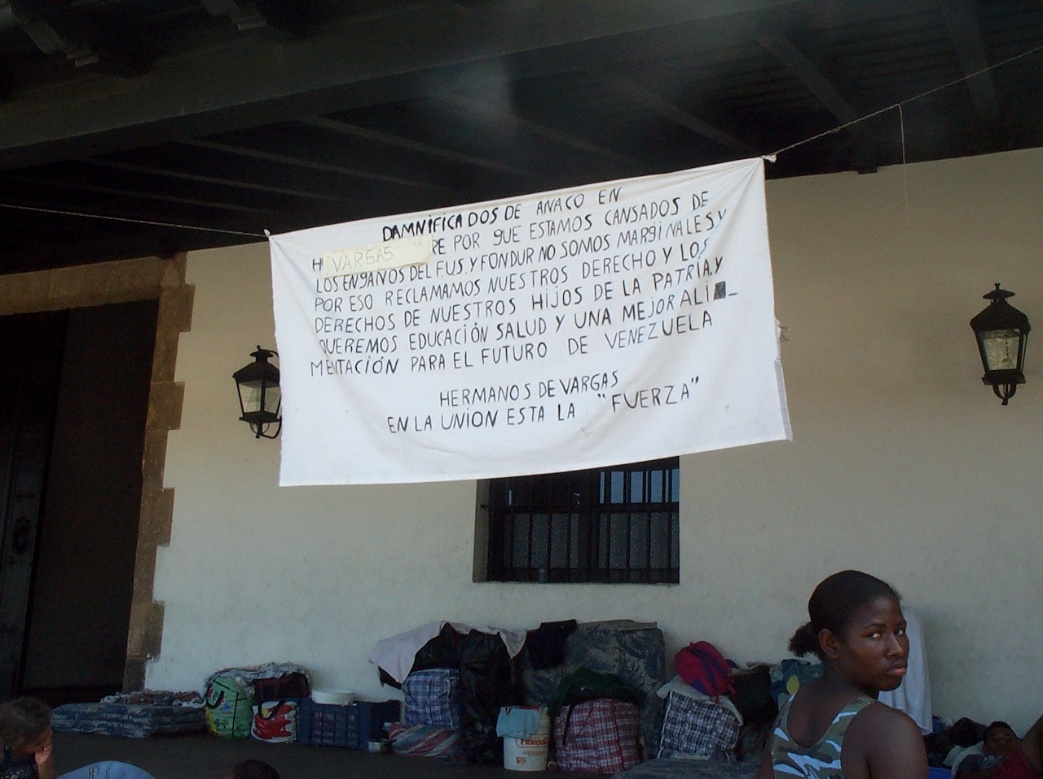 Photo 17 – L’occupation de la maison « La Guipuzcoana », siège du gouvernement de l’état de Vargas, novembre 2001. (Photo de l’auteur).
